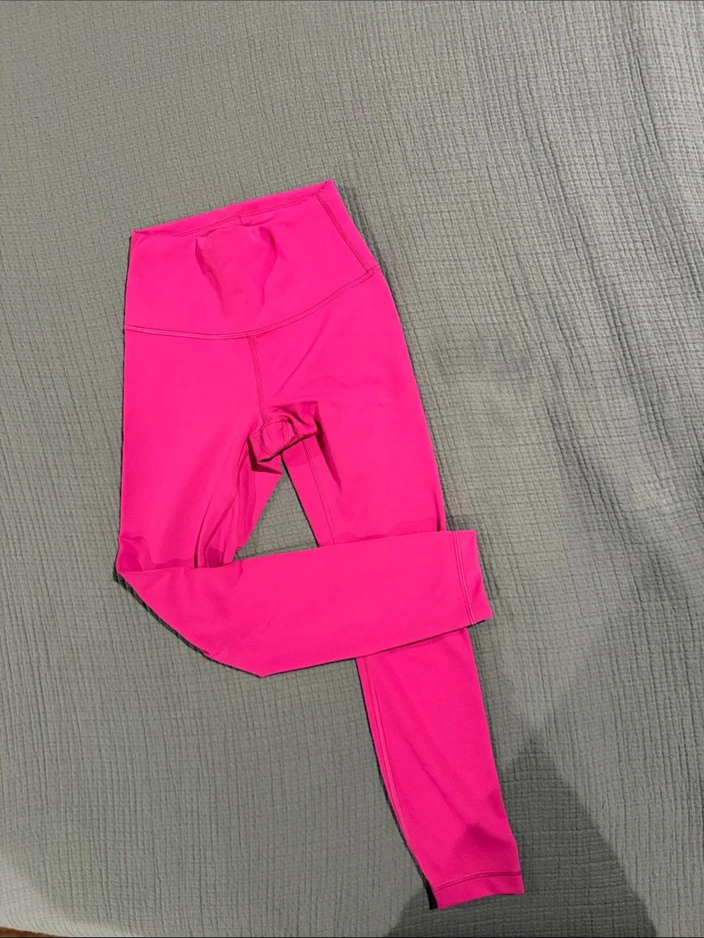 lululemon Wunder train leggings 25 in, in Ripened Raspberry- sz 4